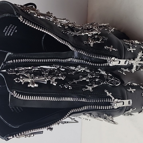 Dolls Kill Widow Idol Worship Charm Platform Boots Size 8 Goth Near New - Picture 13 of 14